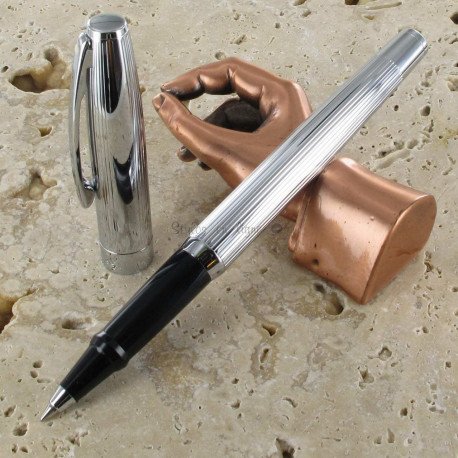 Stylo Roller Sagaris Sheaffer® Acier Chrome Guilloché Stylo Roller Sagaris Sheaffer® Acier Chrome Guilloché