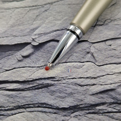 pointe-stylo-cross-edge-sonic-titanium.jpg : Pointe du stylo à bille gel Cross Edge Sonic Titanium de marque Cross