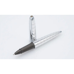 Stylo bille Diplomat Aero argent ouvert avec capuchon